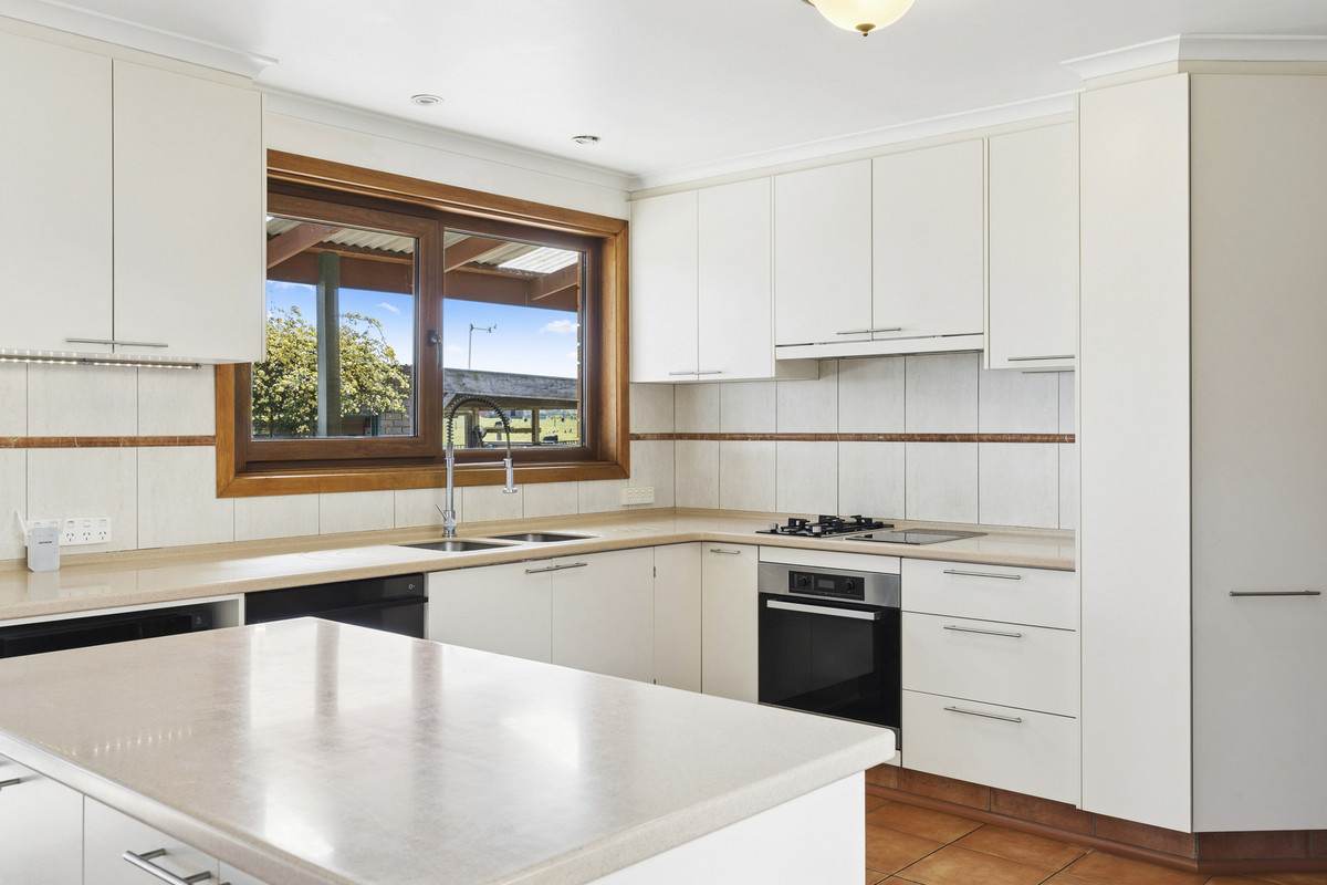 815 & 825 Nalangil Road, Corunnun For Sale by Farmbuy.com - image 8