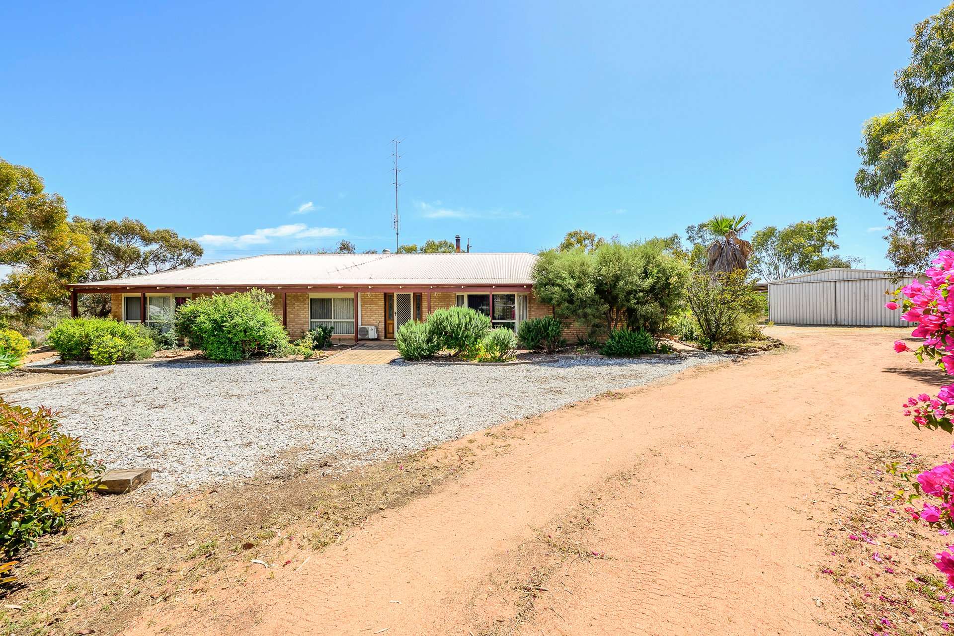 127 Woodley Farm Drive, Northam For Sale by Farmbuy.com - image 2