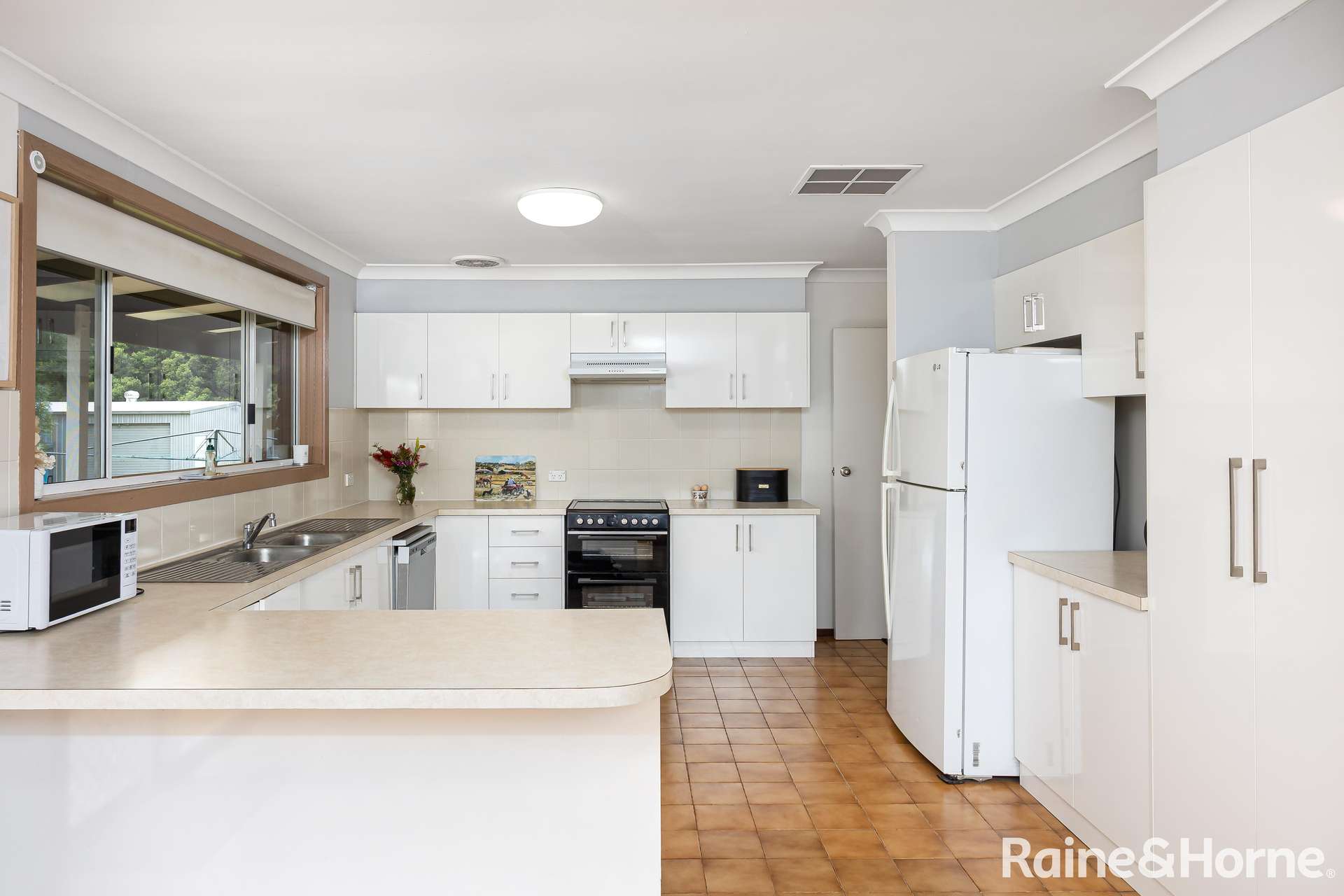 17 Maple Road, Lake Albert For Sale by Farmbuy.com - image 6