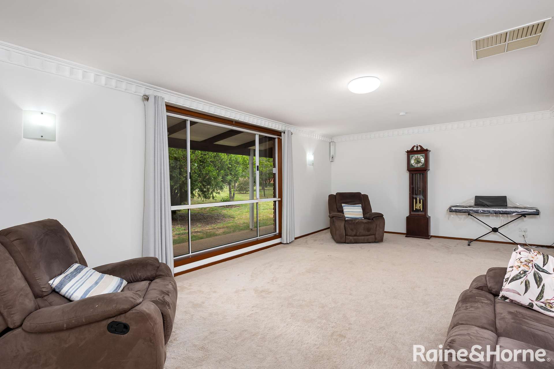 17 Maple Road, Lake Albert For Sale by Farmbuy.com - image 9