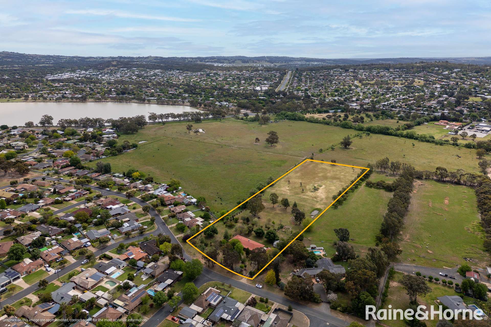 17 Maple Road, Lake Albert For Sale by Farmbuy.com - image 4