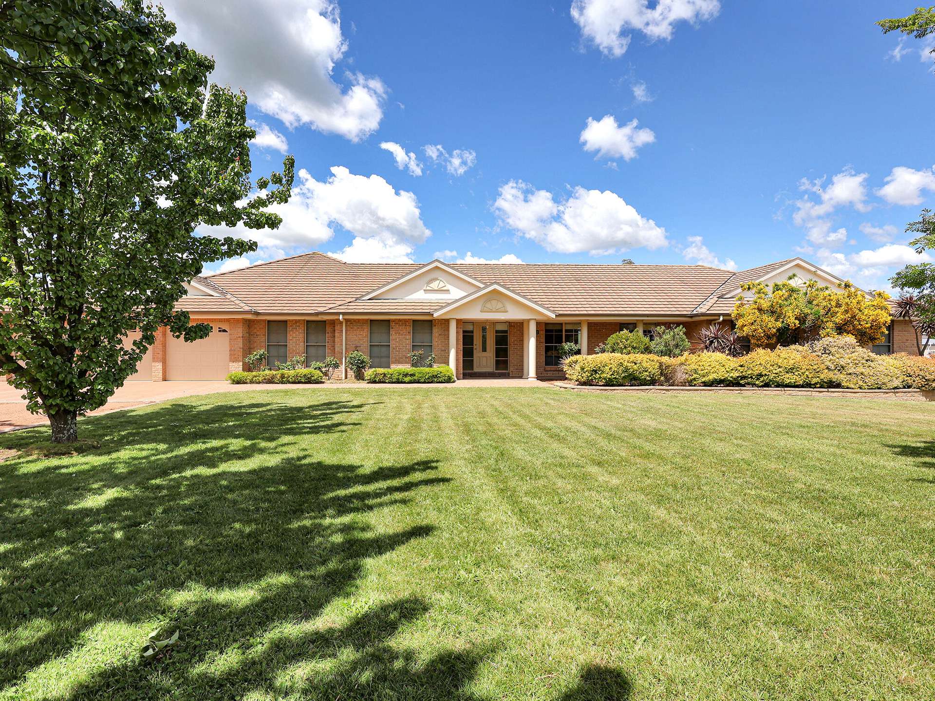 27 Woodside Drive, Moss Vale For Sale by Farmbuy.com - image 1