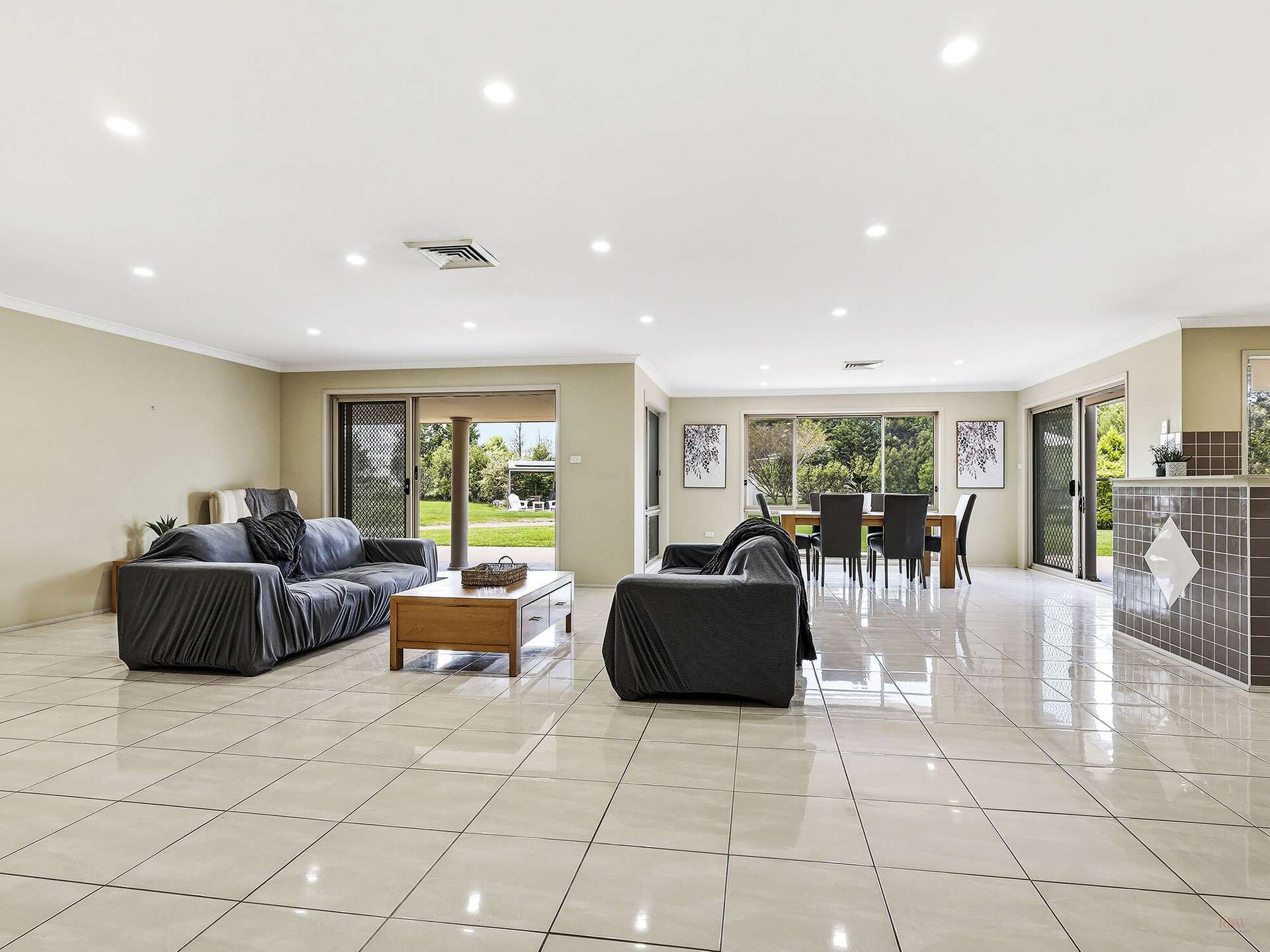 27 Woodside Drive, Moss Vale For Sale by Farmbuy.com - image 6