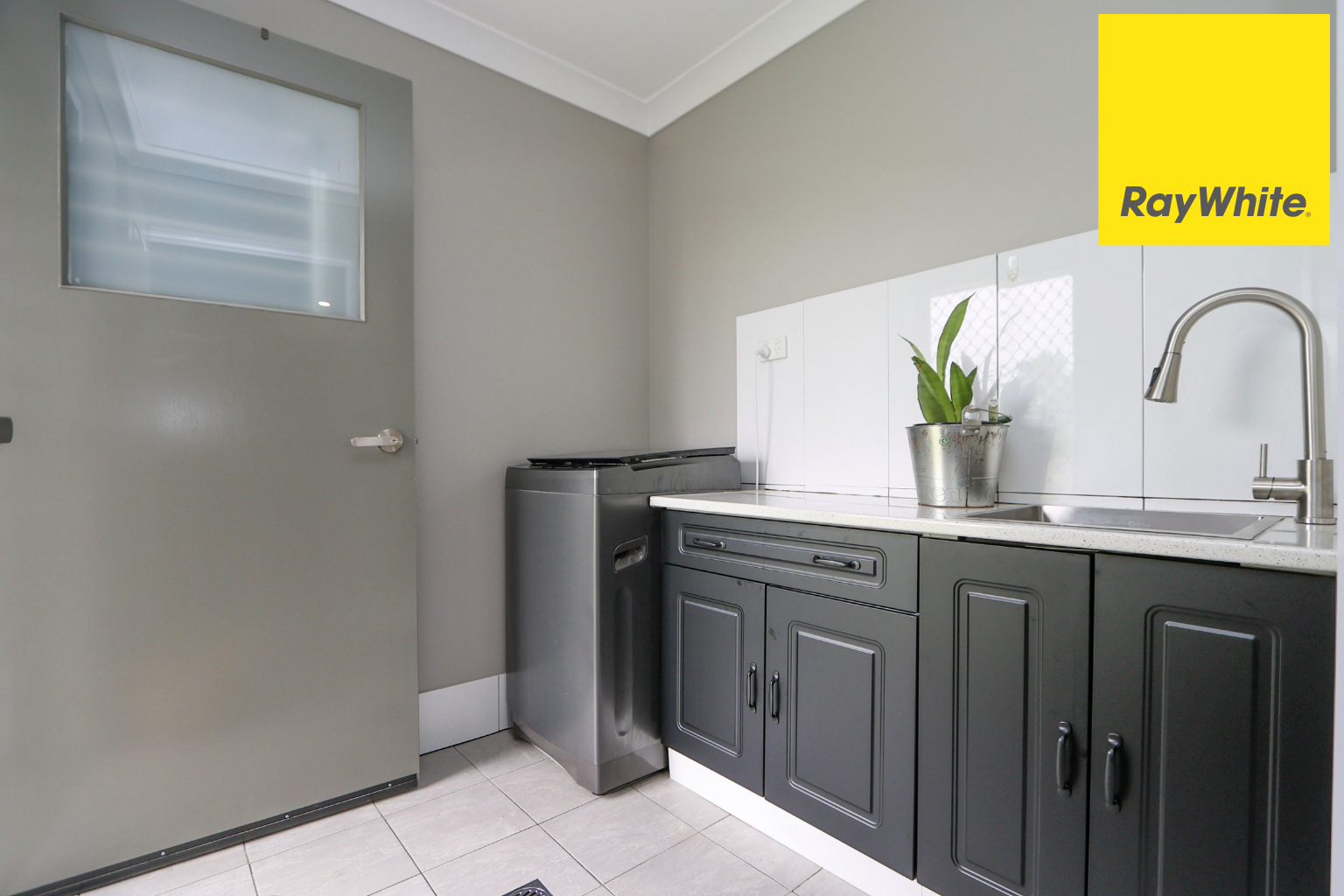 4 Talbragar Close, Inverell For Sale by Farmbuy.com - image 13