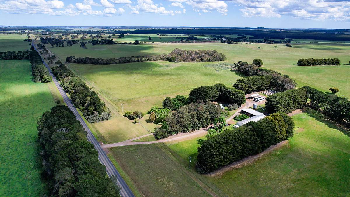 'Mirrimbah' 87 Hamilton-Port Fairy Road, Macarthur For Sale by Farmbuy.com - image 3