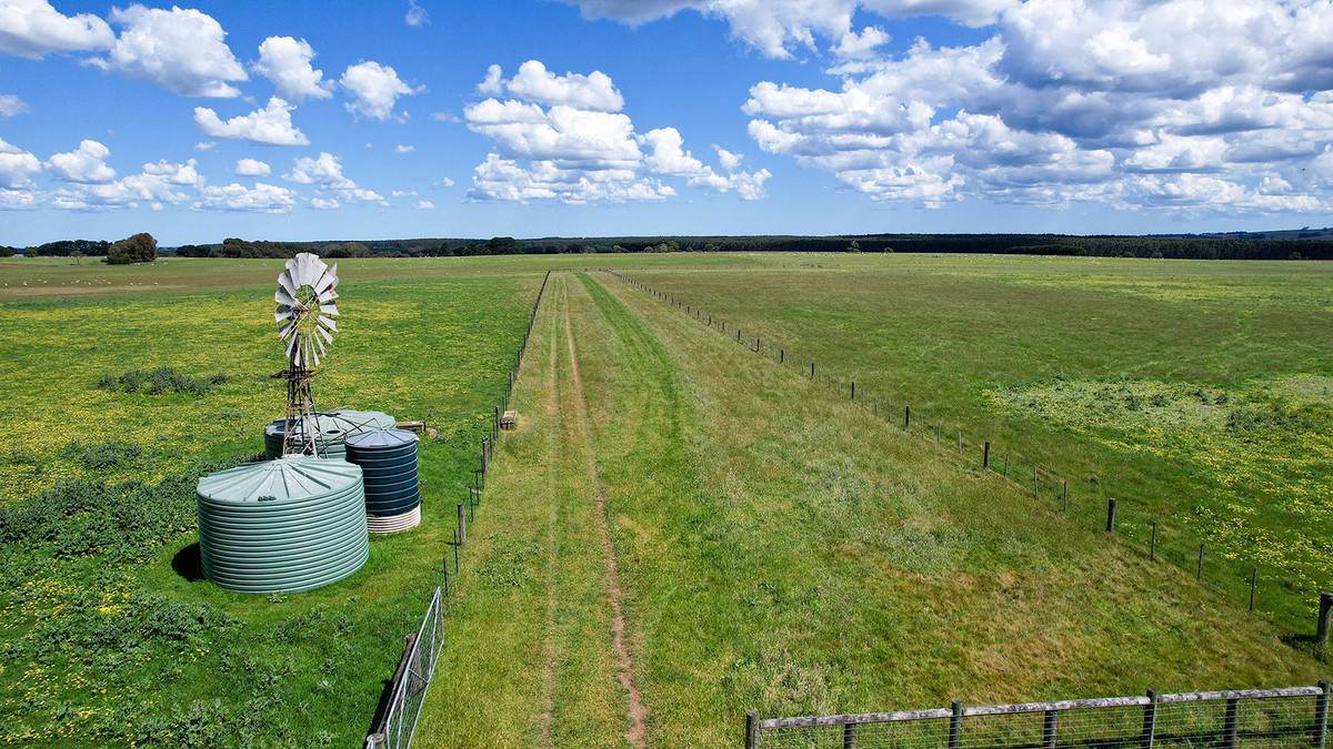 'Mirrimbah' 87 Hamilton-Port Fairy Road, Macarthur For Sale by Farmbuy.com - image 10