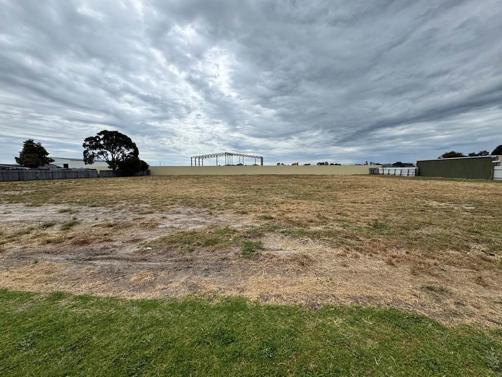 5&comma; 7 & 9 Kingston Avenue West, Naracoorte SA 5271