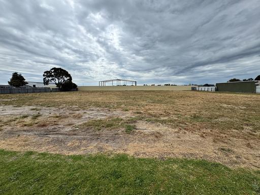 Farm For Sale - SA - Naracoorte - 5271 - 3 Titles - 1 Price - Total Land Size 4,080m2 