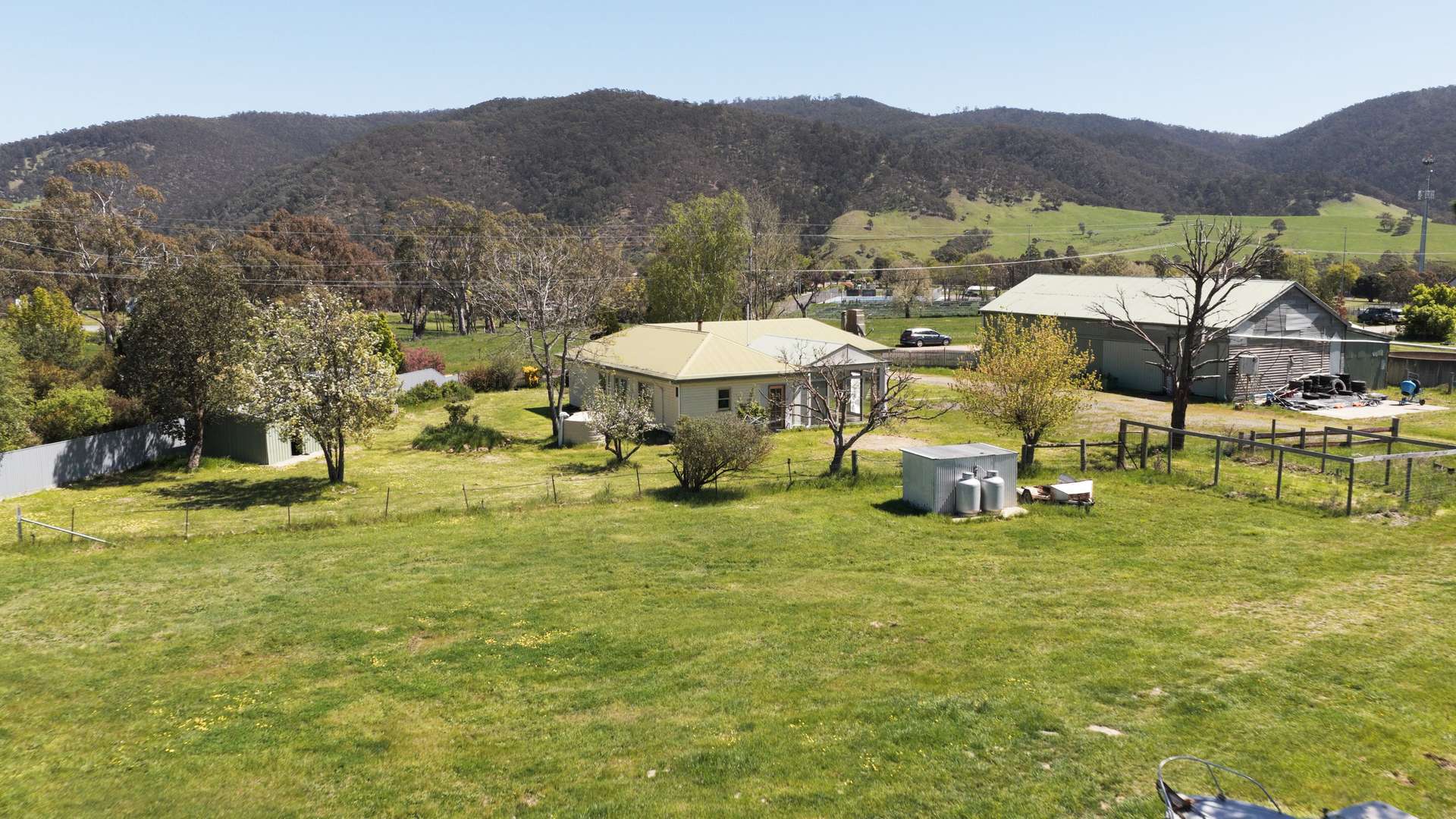 93 Bilton Street, Omeo For Sale by Farmbuy.com - image 1