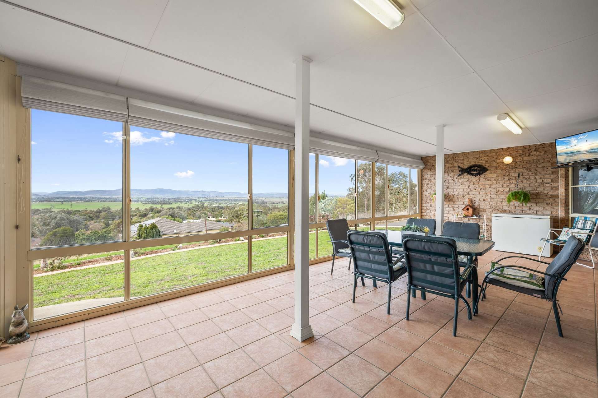 10 Lawrence Avenue, Tamworth For Sale by Farmbuy.com - image 5