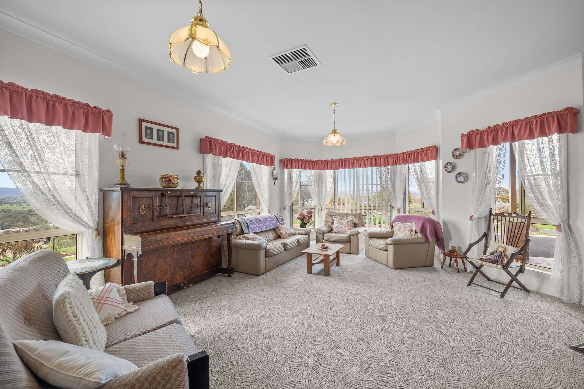 10 Lawrence Avenue, Tamworth For Sale by Farmbuy.com - image 7
