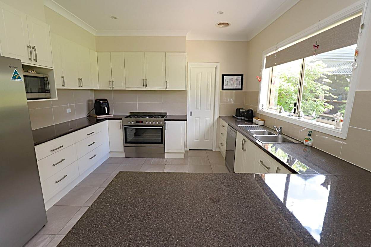 146 West Jindalee Road, Cootamundra For Sale by Farmbuy.com - image 2
