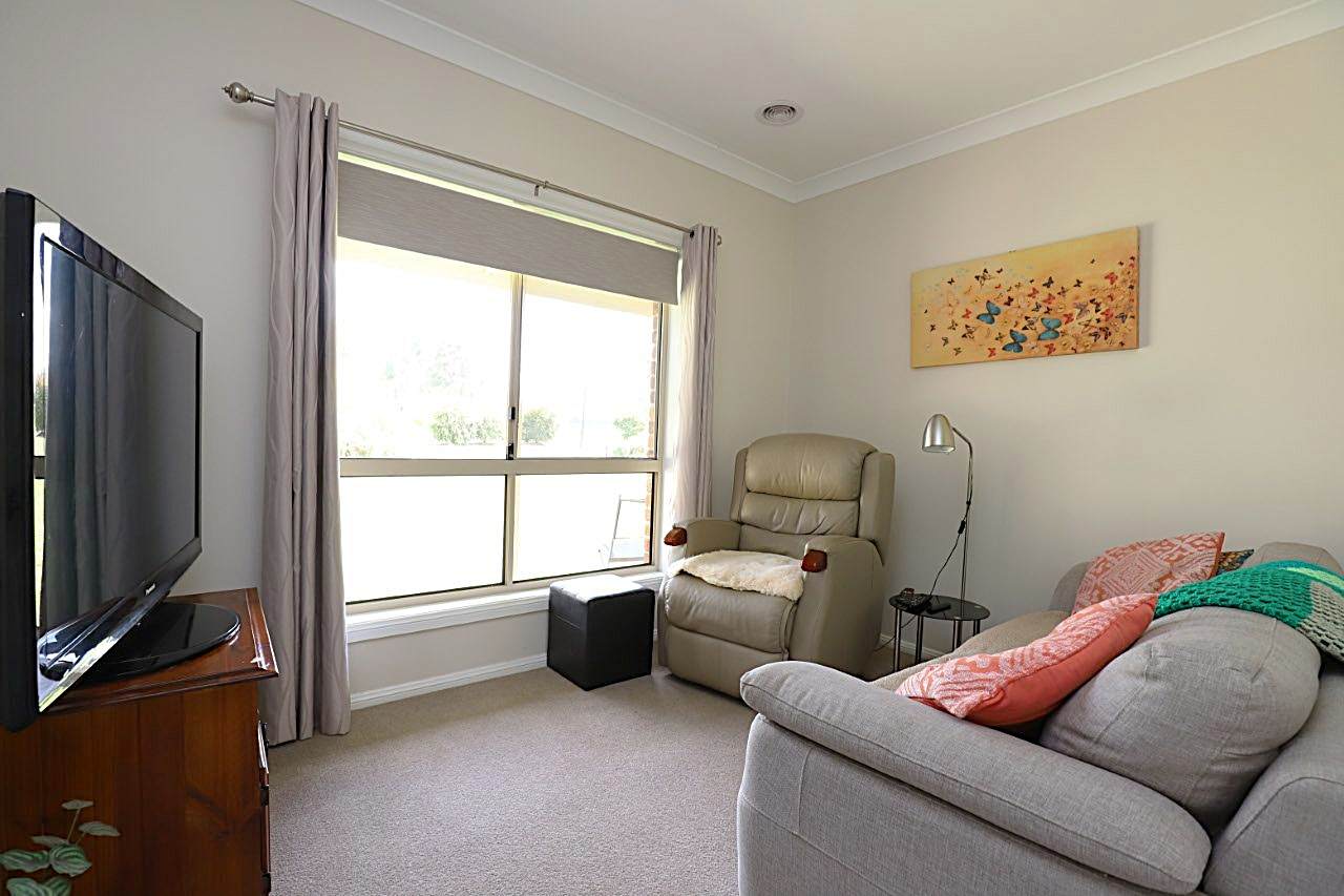 146 West Jindalee Road, Cootamundra For Sale by Farmbuy.com - image 6