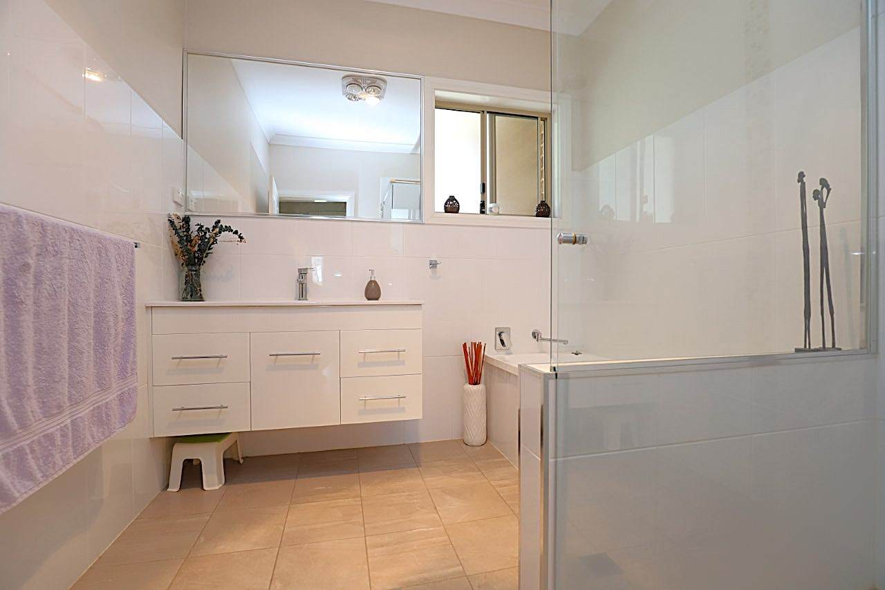 146 West Jindalee Road, Cootamundra For Sale by Farmbuy.com - image 5