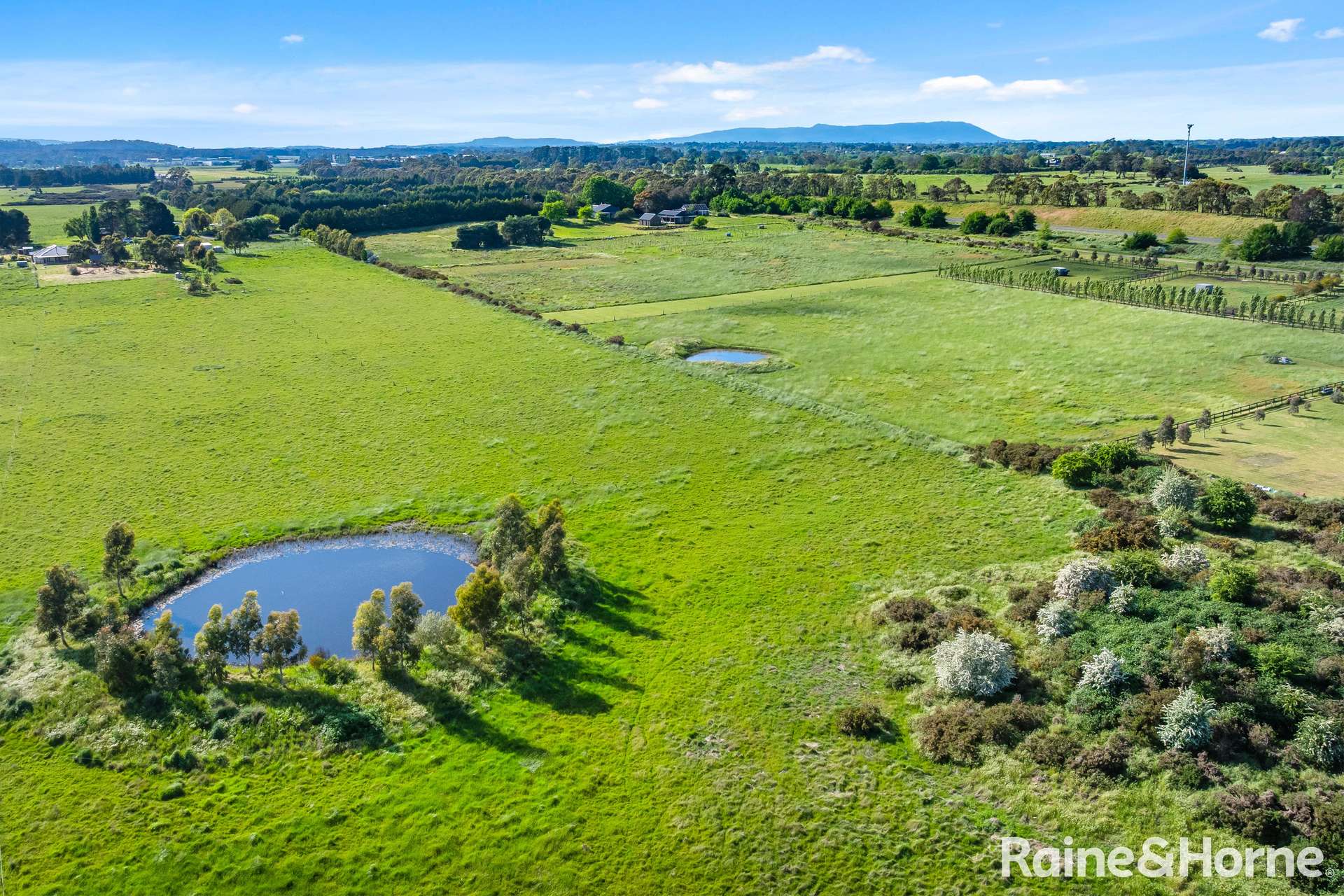 27 Fiddlers Green Road, Kyneton For Sale by Farmbuy.com - image 4