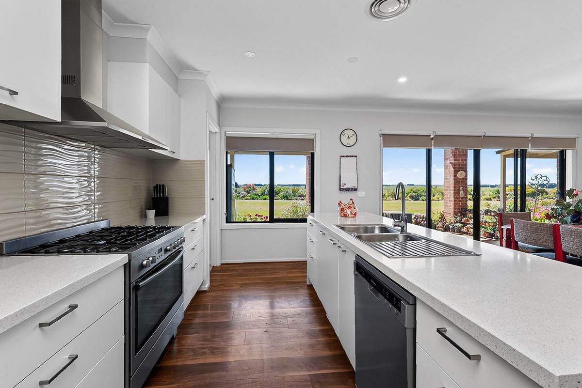 98 Grassmere-Hexham Road, Grassmere For Sale by Farmbuy.com - image 3